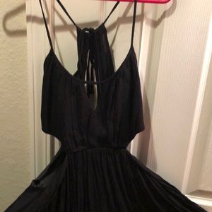 Black Strappg Cut our Tobi Mini